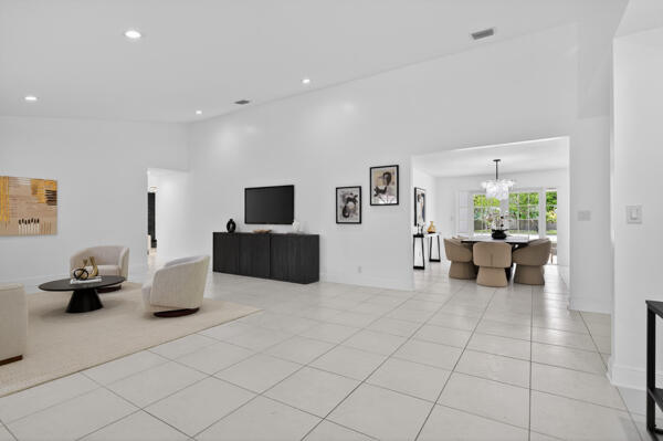 5510 Castlegate Avenue Davie, FL 33331 - Photo 11 of 54 134203352369604717_134203352343388644_55