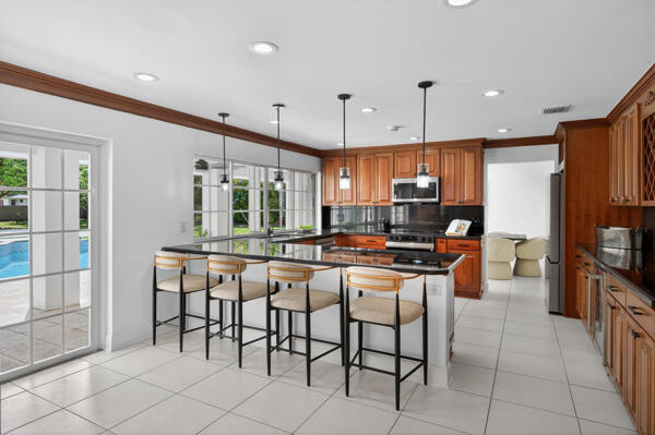 5510 Castlegate Avenue Davie, FL 33331 - Photo 12 of 54 134203352366241540_134203352343412163_55