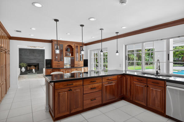 5510 Castlegate Avenue Davie, FL 33331 - Photo 13 of 54 134203352389480532_134203352368172035_55