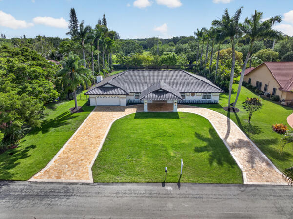 5510 Castlegate Avenue Davie, FL 33331 - Photo 2 of 54 134203352267829893_134203352197857875_55