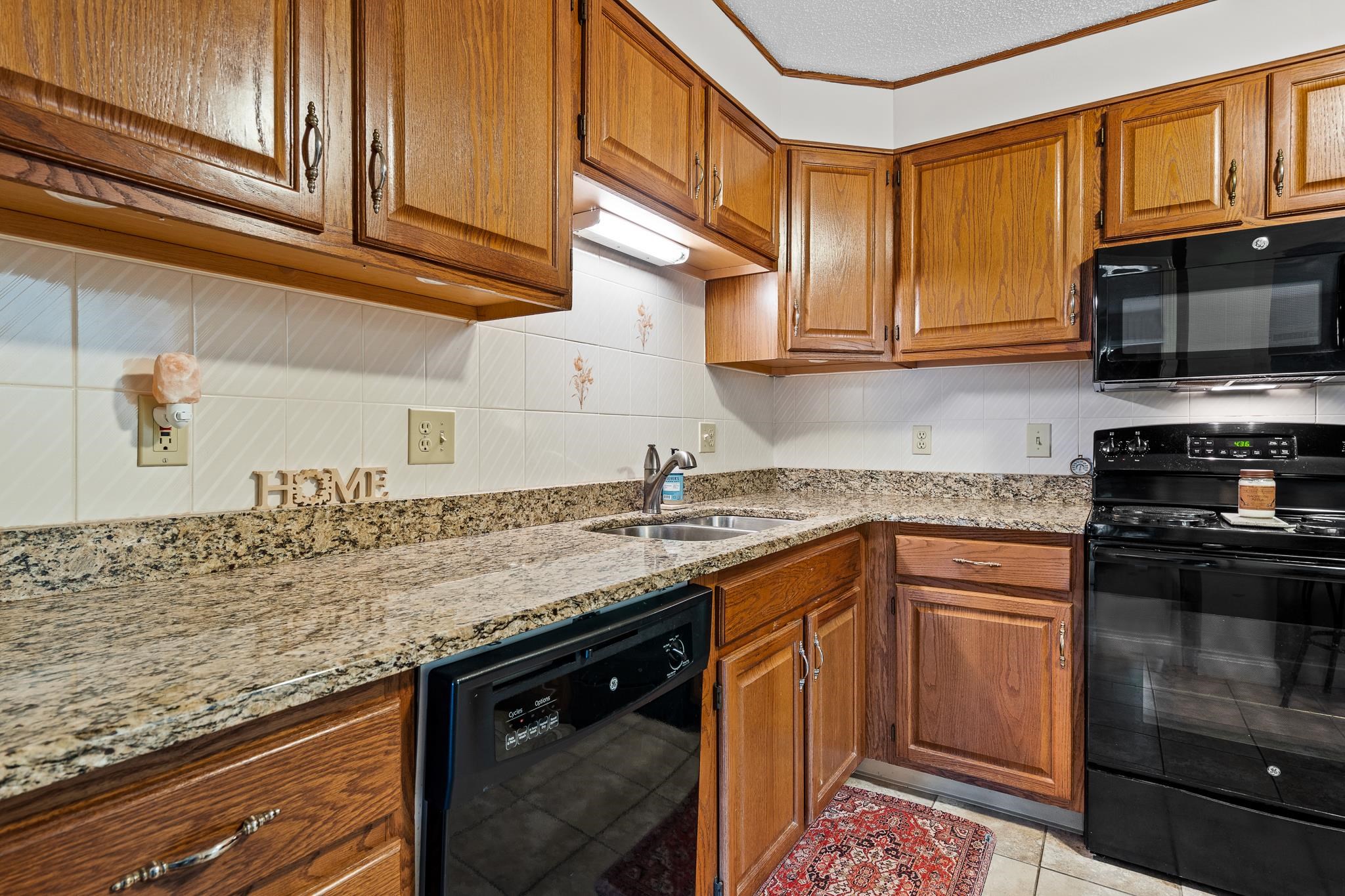 490 River Road, Unit 13 Manchester, NH 03104 - Photo 9 of 25