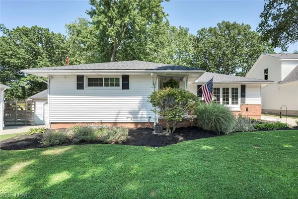 $325,000 | 4827 Maple Street, Willoughby, OH 44094