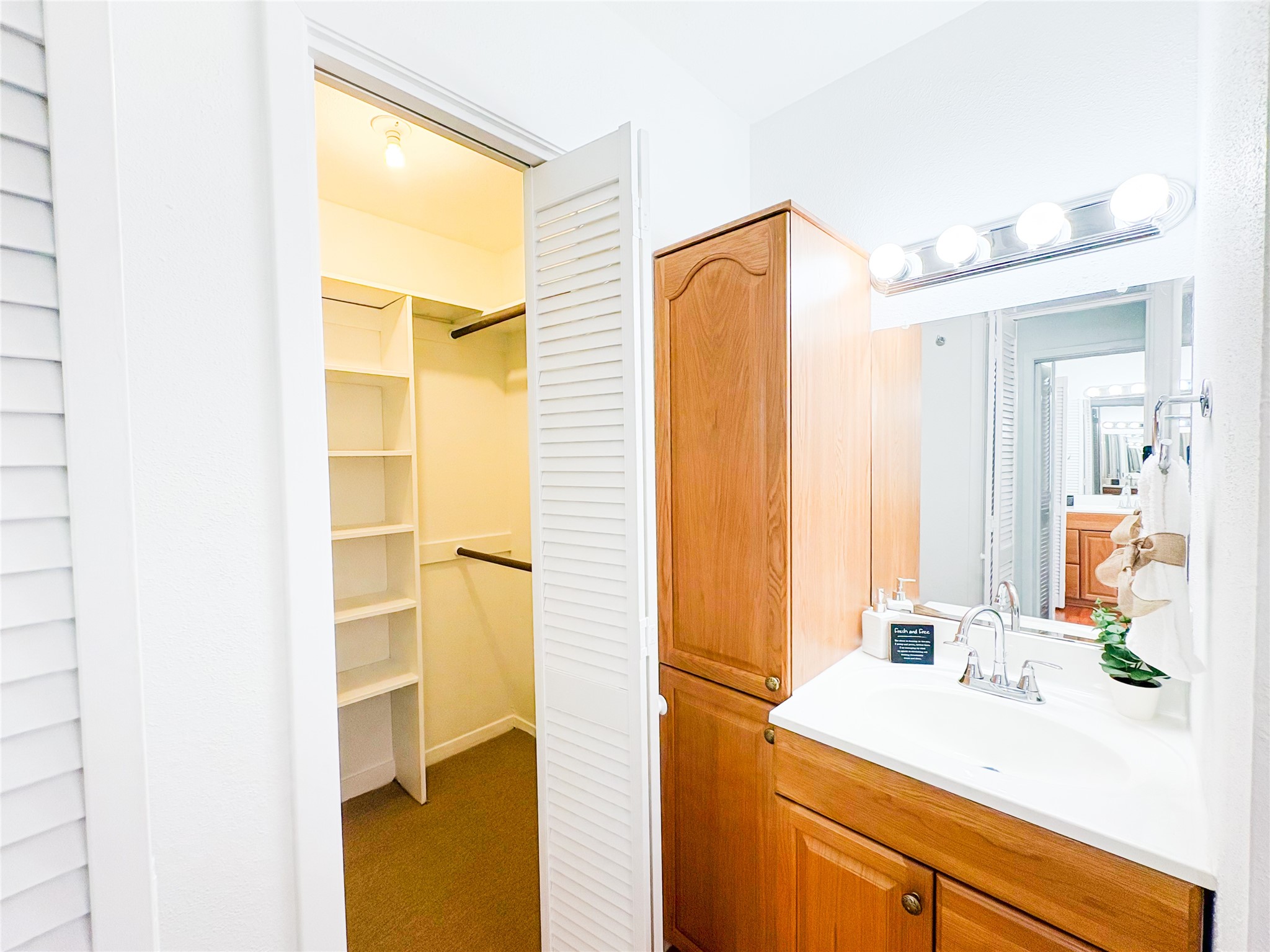 4135 Young Street Pasadena, TX 77504 - Photo 18 of 29 a bathroom with a sink and a mirror