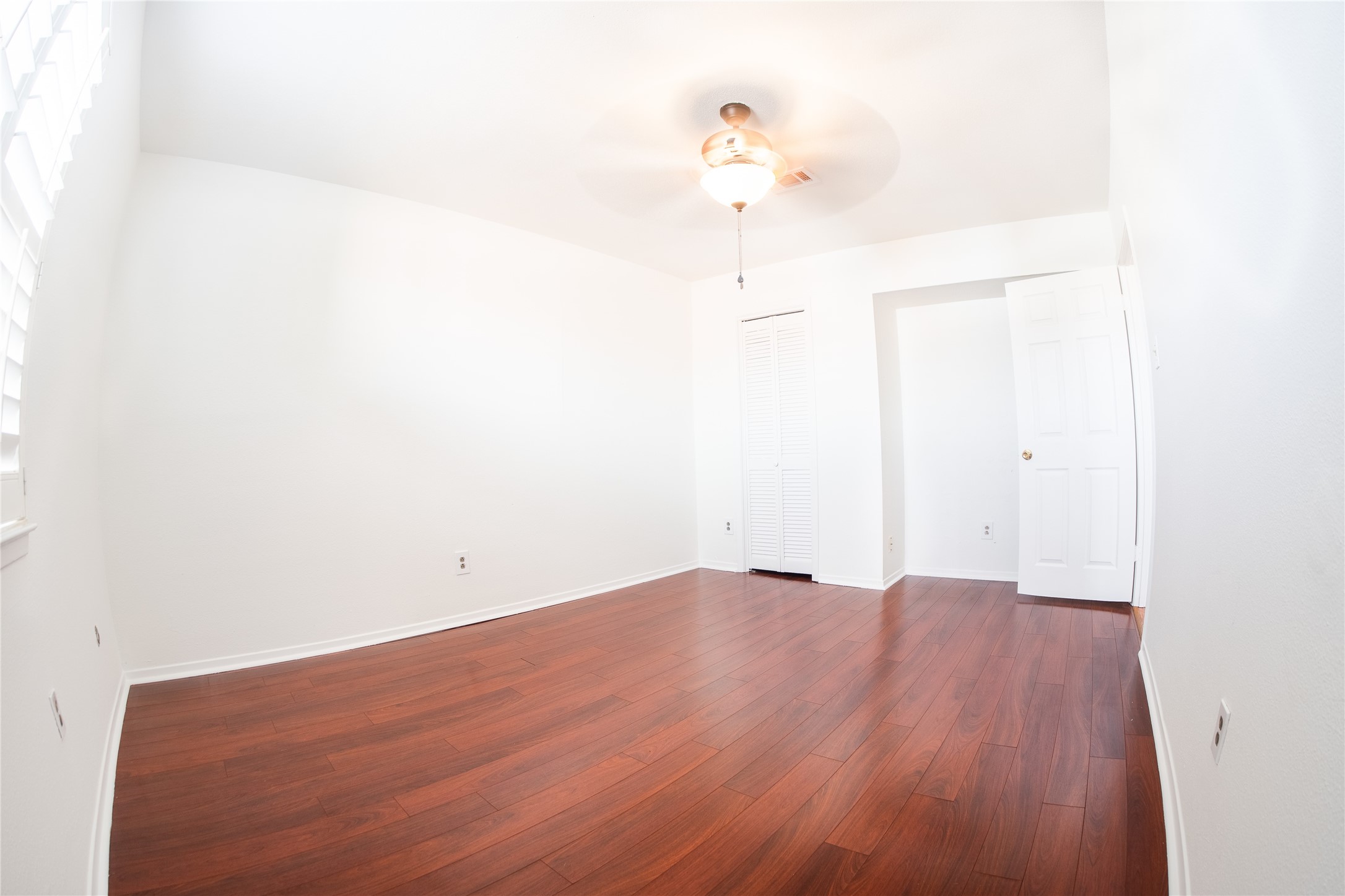 4135 Young Street Pasadena, TX 77504 - Photo 19 of 29 a view of an empty room