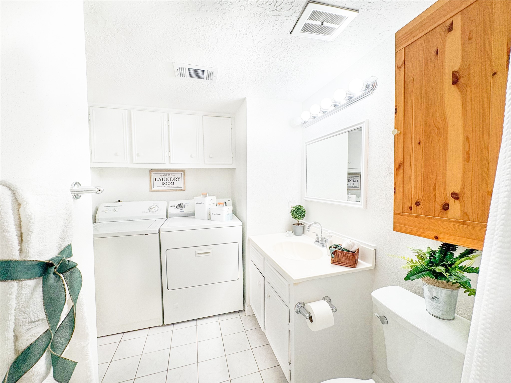 4135 Young Street Pasadena, TX 77504 - Photo 7 of 29 a utility room with cabinets washer and dryer