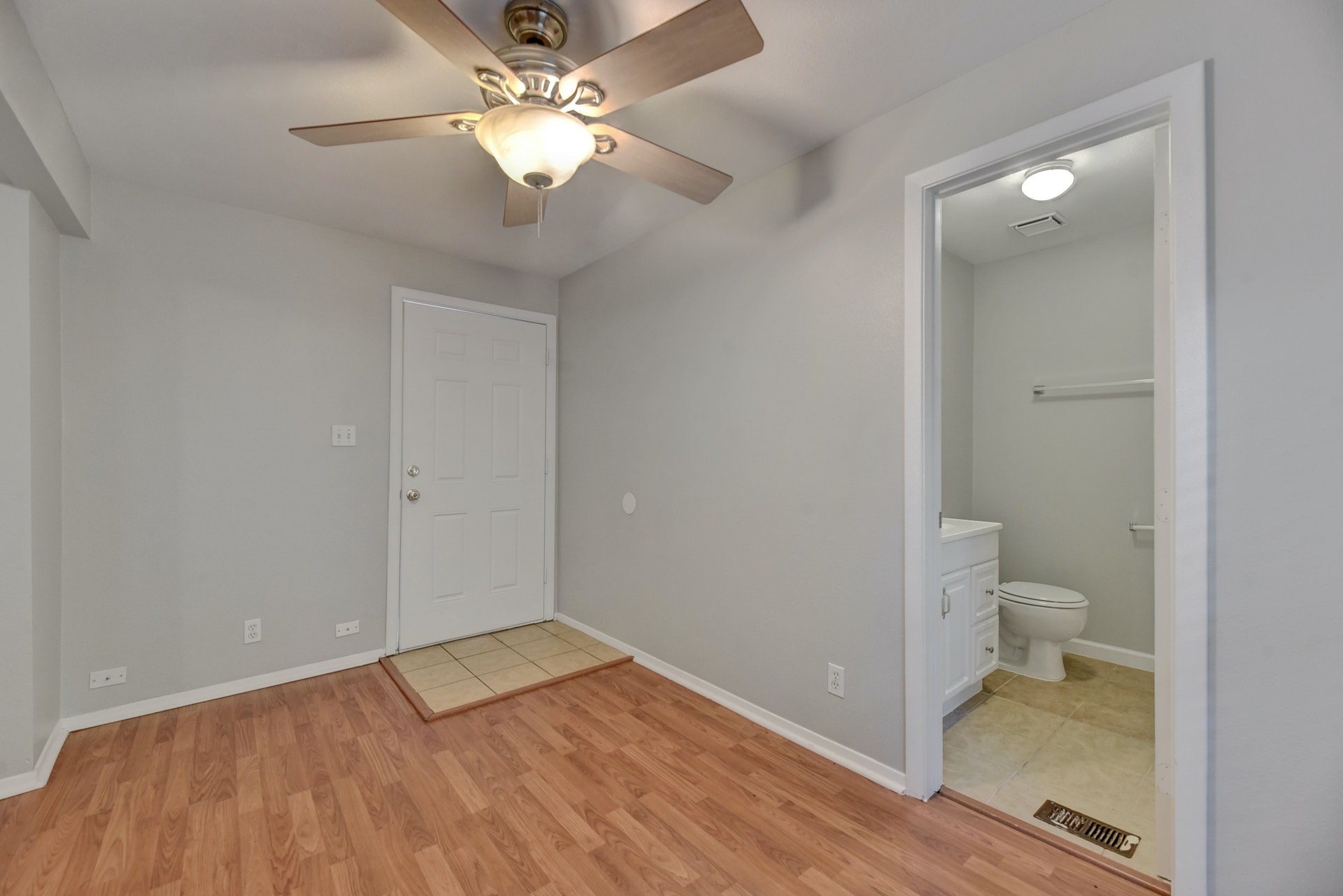 2712 Whitis Avenue, Unit B Austin, TX 78705 - Photo 4 of 16
