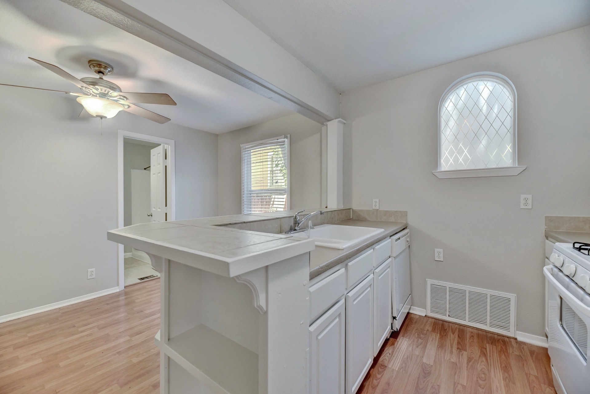 2712 Whitis Avenue, Unit B Austin, TX 78705 - Photo 6 of 16