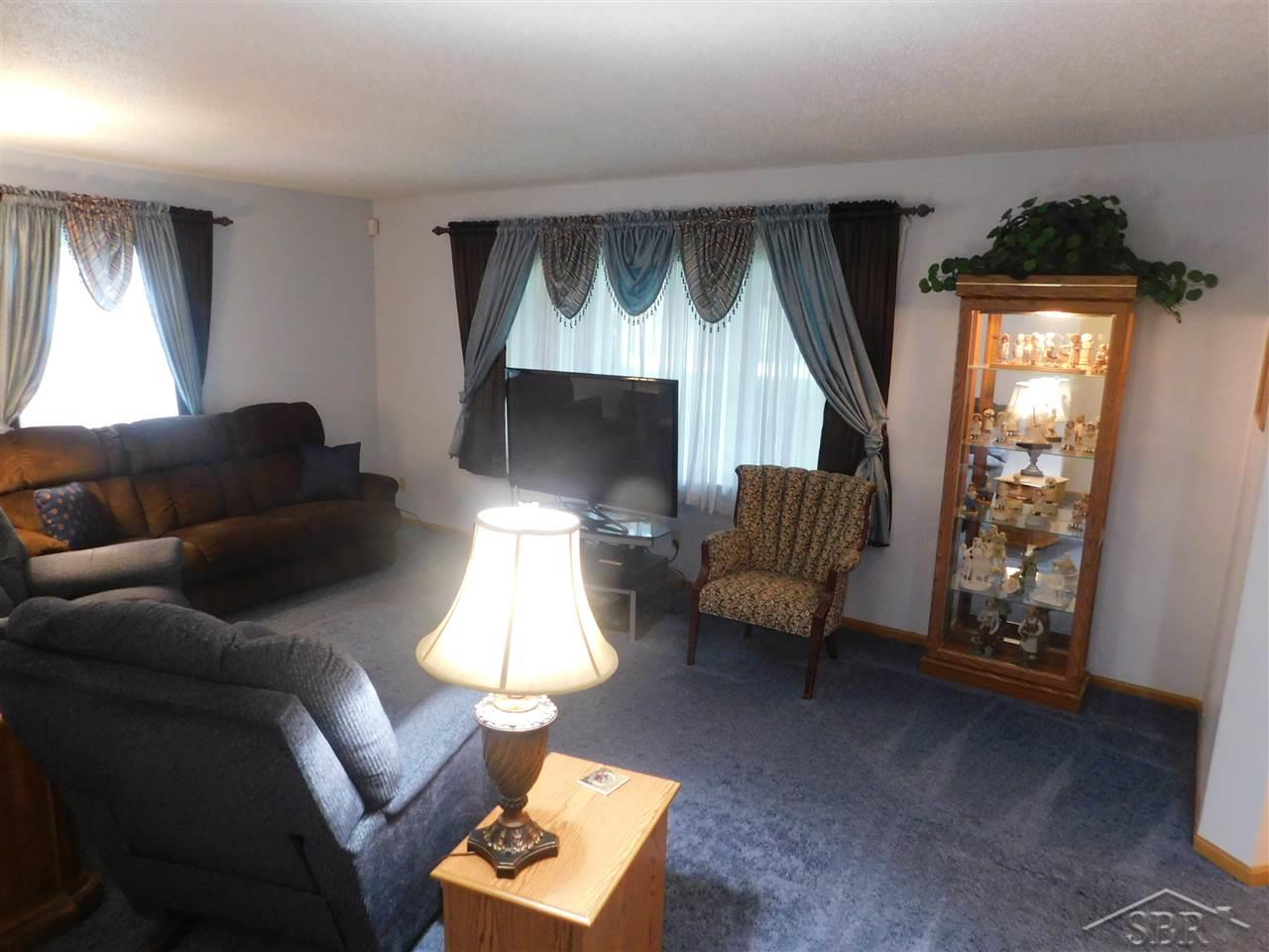 2236 South Miller Road Saginaw, MI 48609 - Photo 4 of 47 31354208-3.JPG
