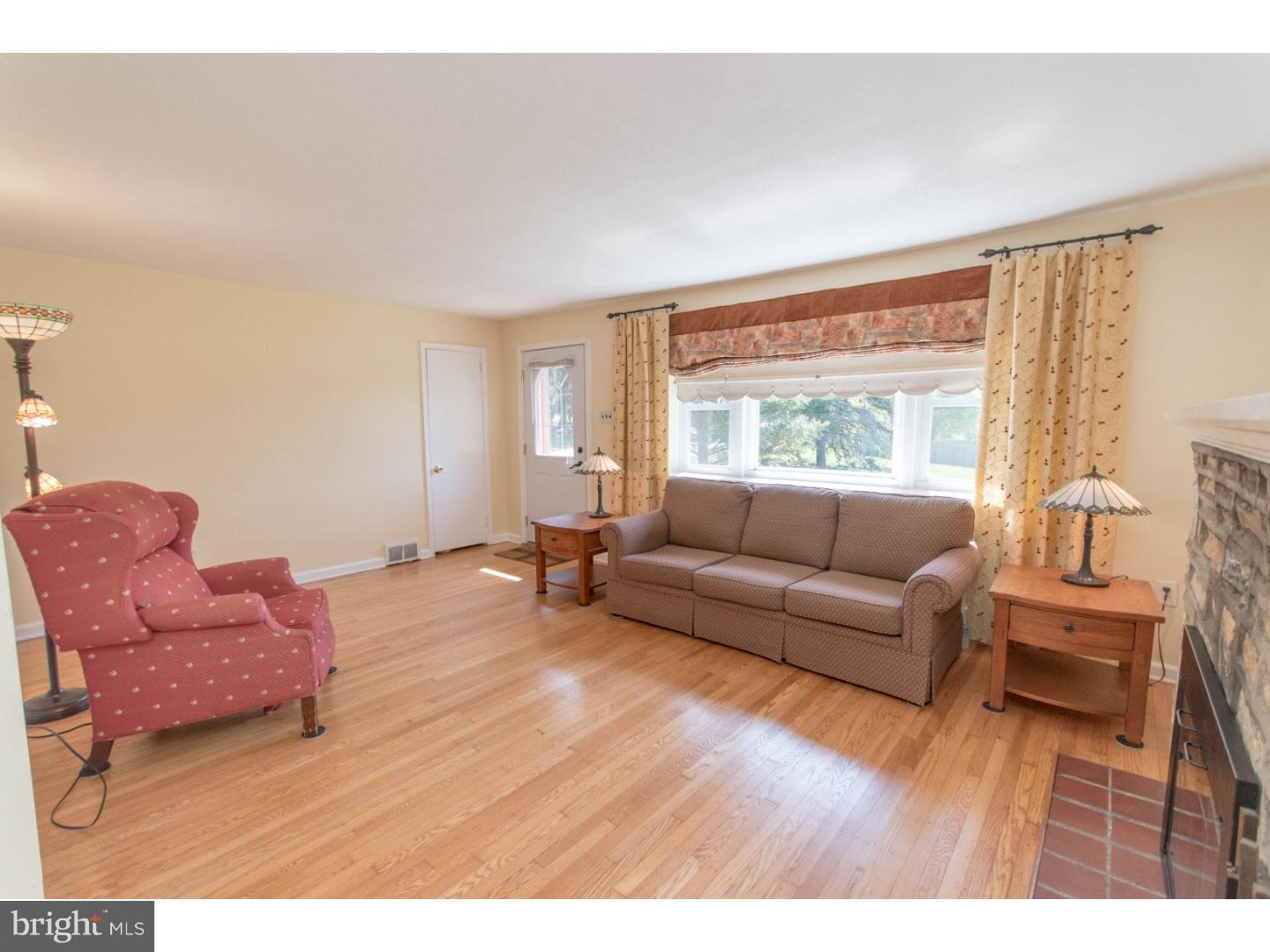 548 Rick Road Southampton, PA 18966 - Photo 4 of 25 Gallery Image 4