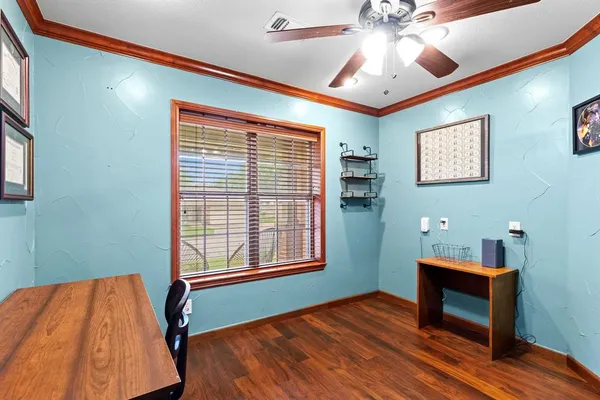 $425,000 | 1028 North Elm Street, Muenster, TX 76252