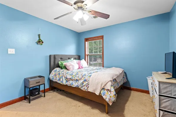 $425,000 | 1028 North Elm Street, Muenster, TX 76252