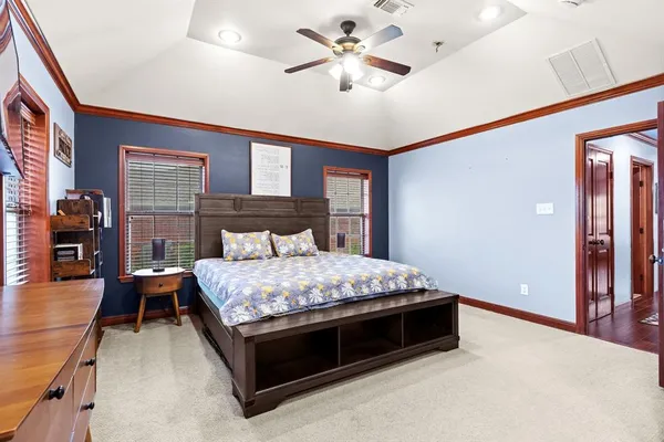 $425,000 | 1028 North Elm Street, Muenster, TX 76252