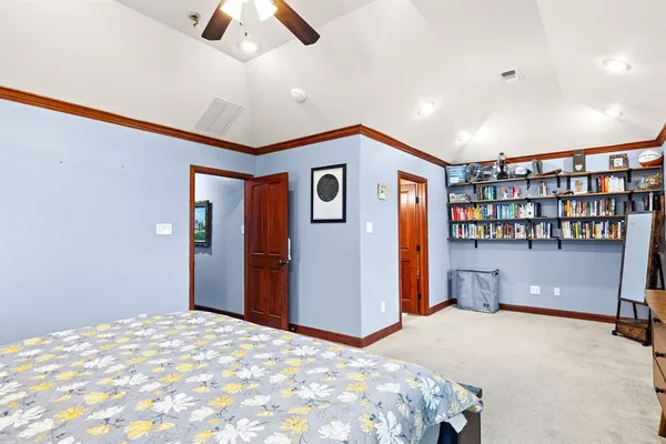 $425,000 | 1028 North Elm Street, Muenster, TX 76252