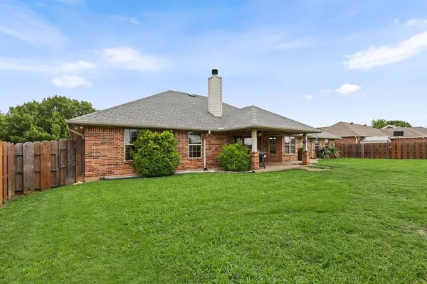 $425,000 | 1028 North Elm Street, Muenster, TX 76252