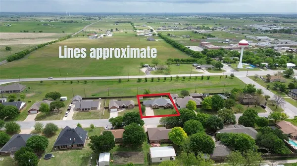 $425,000 | 1028 North Elm Street, Muenster, TX 76252