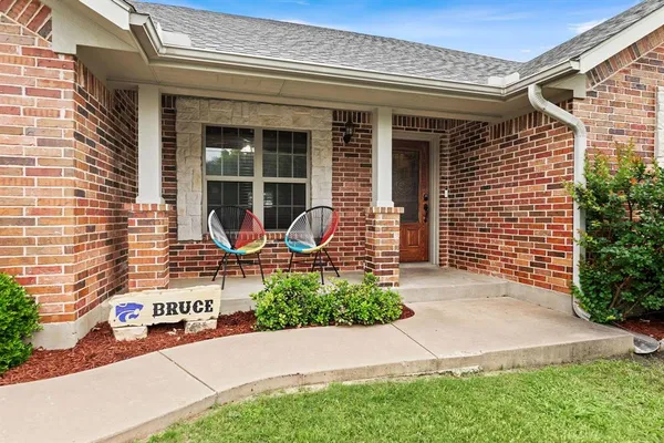 $425,000 | 1028 North Elm Street, Muenster, TX 76252