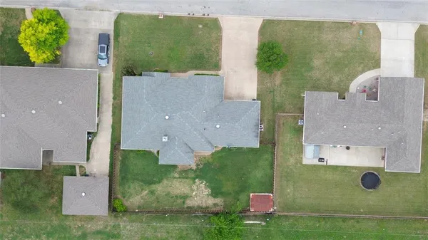 $425,000 | 1028 North Elm Street, Muenster, TX 76252