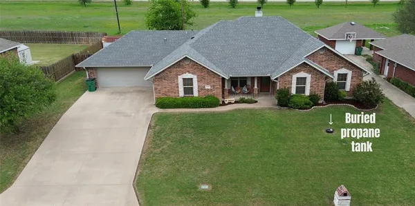 $425,000 | 1028 North Elm Street, Muenster, TX 76252