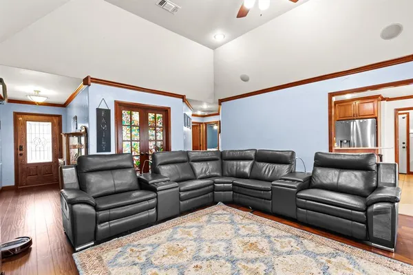 $425,000 | 1028 North Elm Street, Muenster, TX 76252