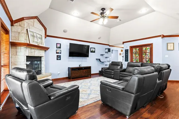 $425,000 | 1028 North Elm Street, Muenster, TX 76252