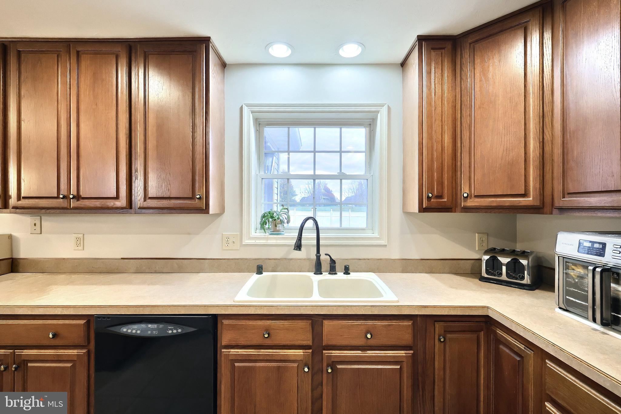 37 Amanda Drive Littlestown, PA 17340 - Photo 33 of 70 Kitchen cabinets go to ceiling height