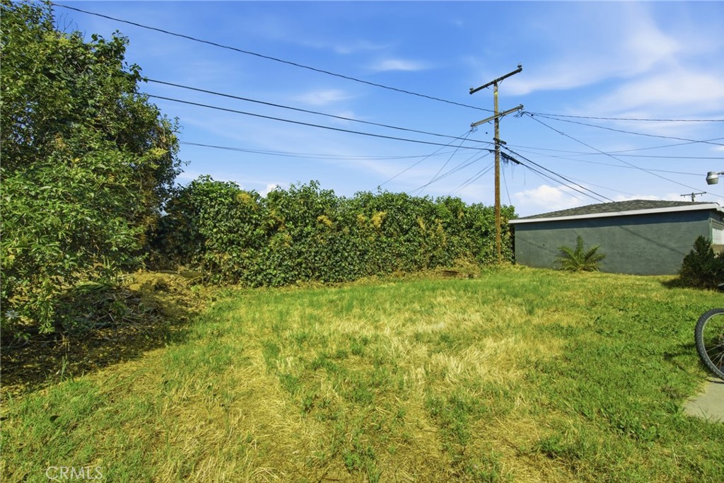 615 North Grandee Avenue Compton, CA 90220 - Photo 12 of 14 a view of a yard