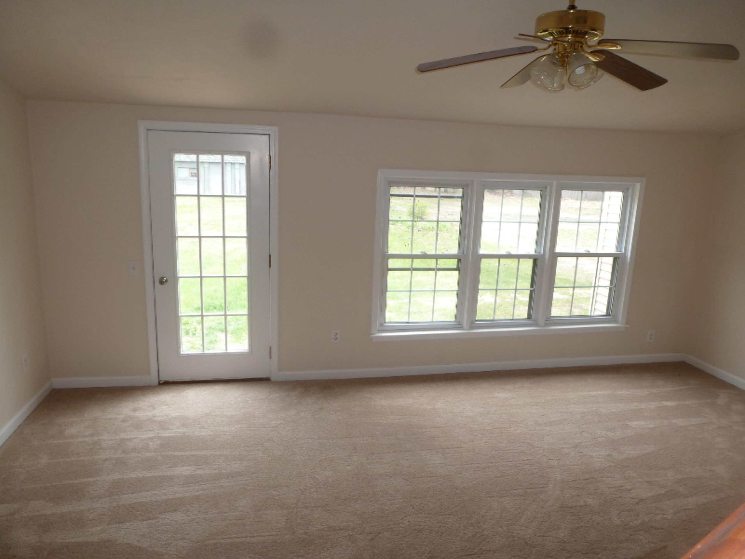 1920 South Mill Iron Road Muskegon, MI 49442 - Photo 17 of 24 17-Family Room - View 3