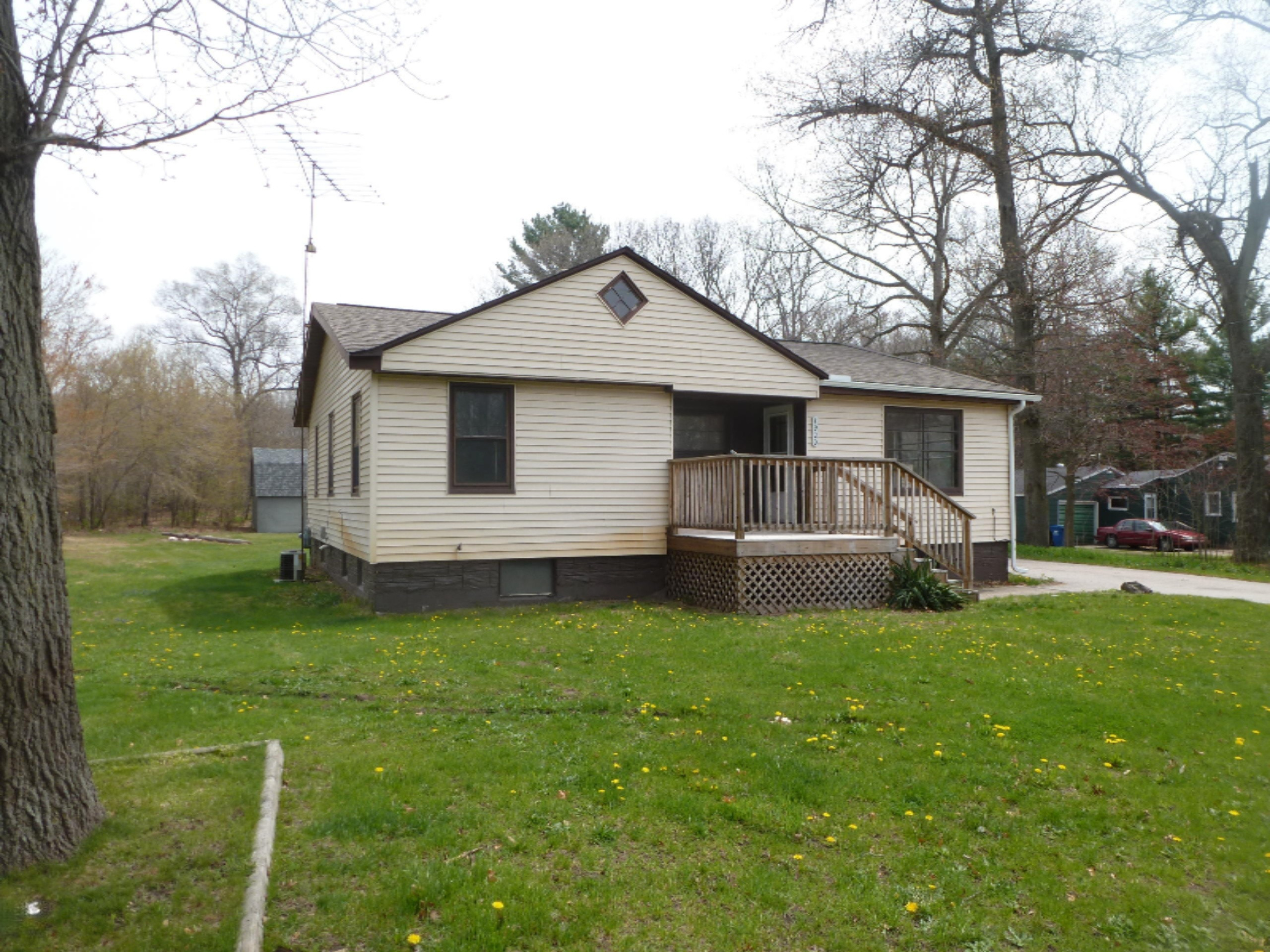 1920 South Mill Iron Road Muskegon, MI 49442 - Photo 4 of 24 4-Front Left (2)
