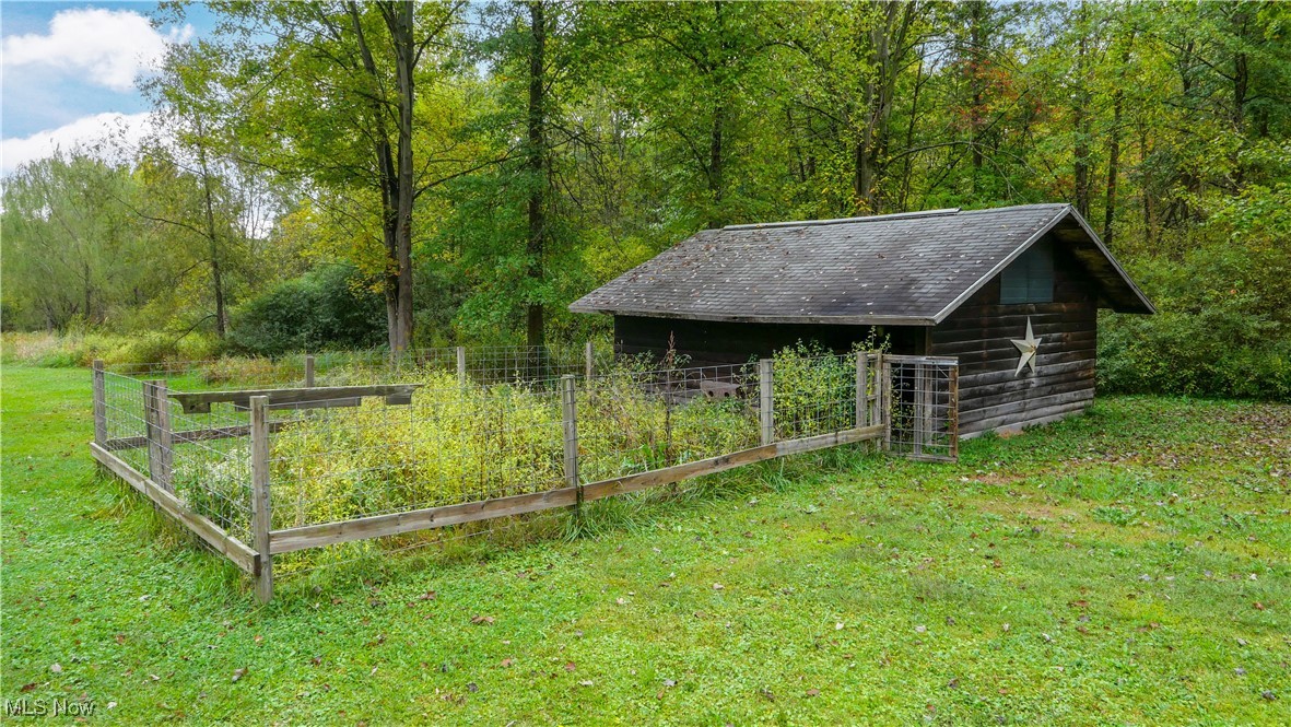 2822 Selkirk Bush Road Warren, OH 44481 - Photo 50 of 50 View of green lawn with a garden