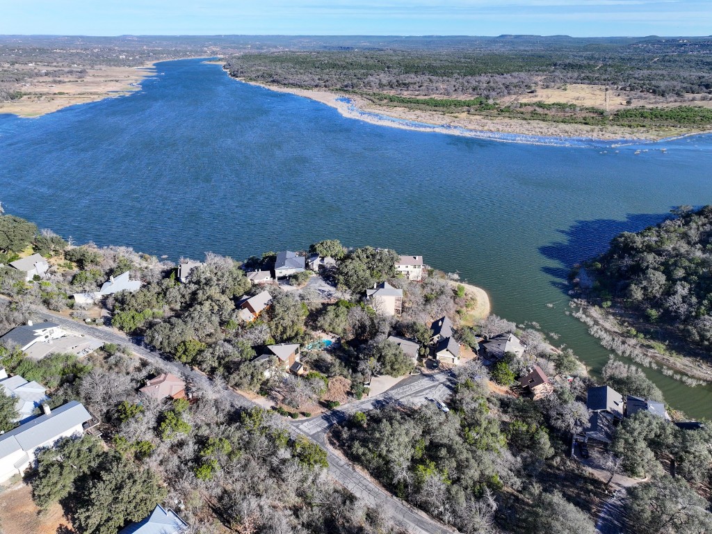 a picture of a lake view