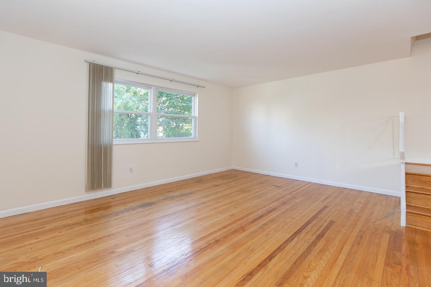 2773 Welsh Road Philadelphia, PA 19152 - Photo 18 of 46 Living room