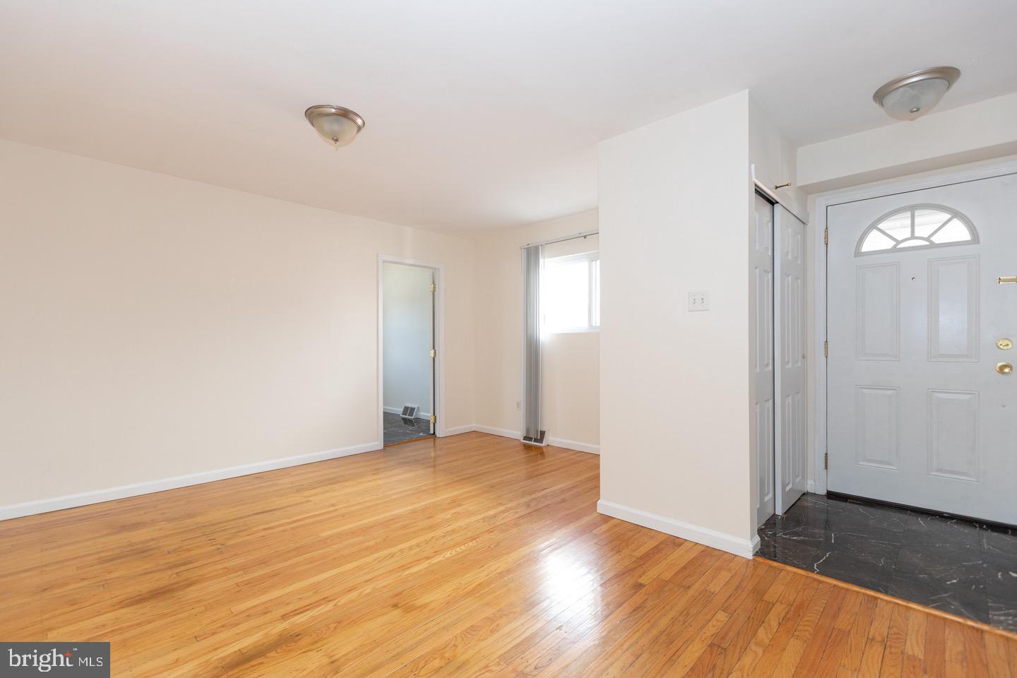 2773 Welsh Road Philadelphia, PA 19152 - Photo 22 of 46 Dining area/ Front Door