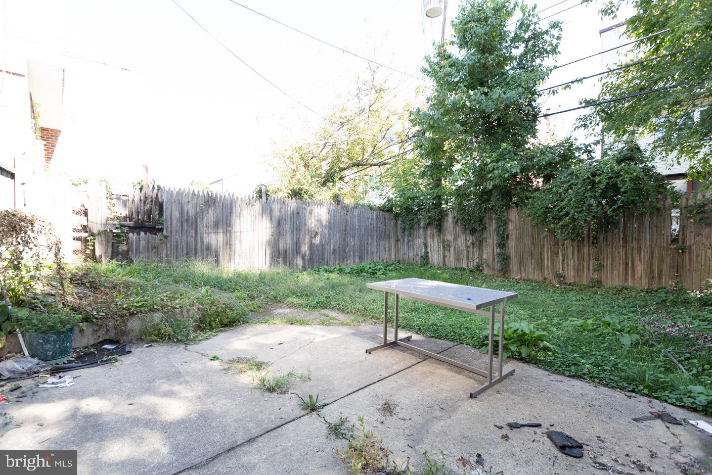 2773 Welsh Road Philadelphia, PA 19152 - Photo 41 of 46 Rear fenced yard
