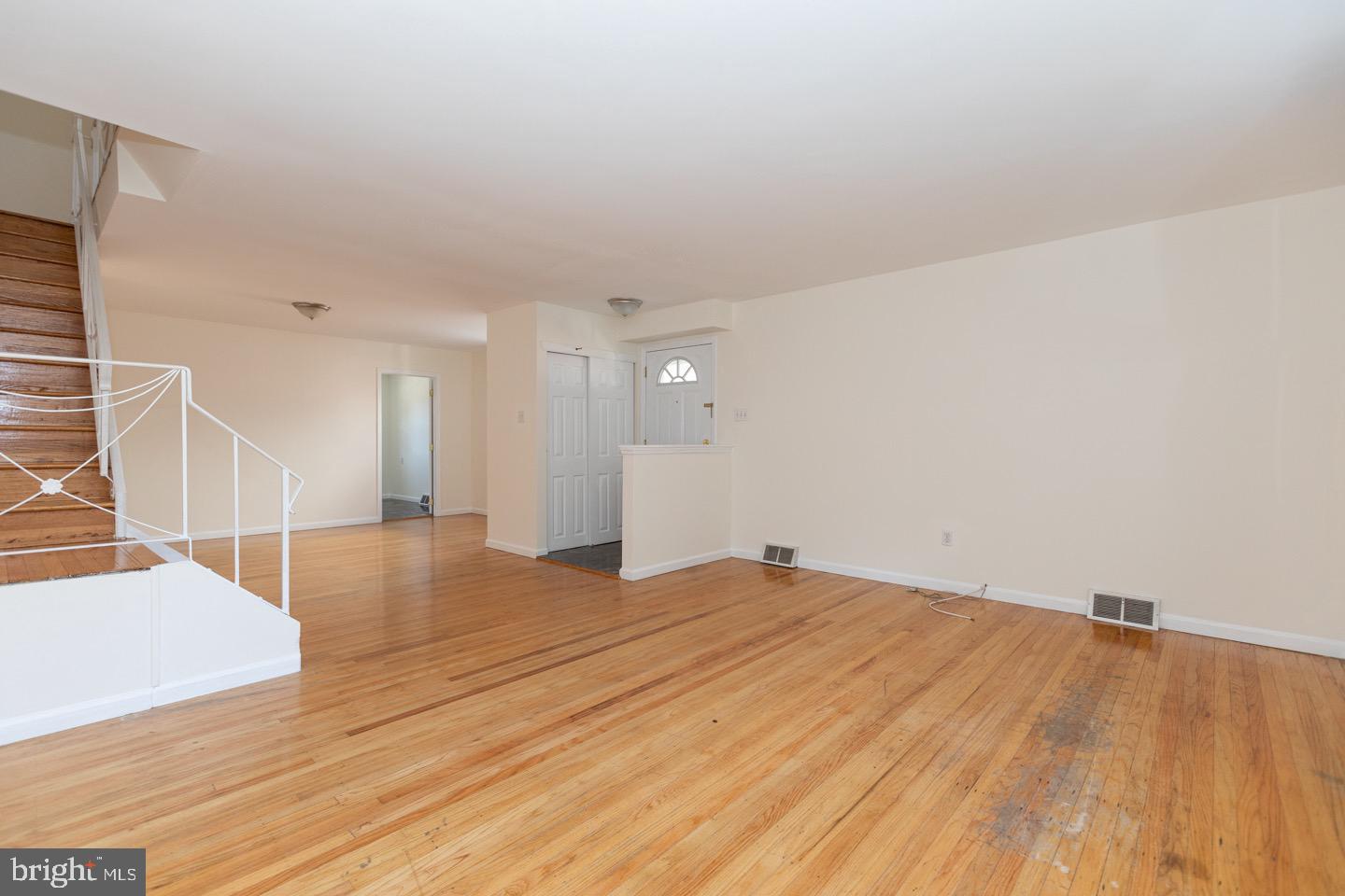 2773 Welsh Road Philadelphia, PA 19152 - Photo 6 of 46 Living Room