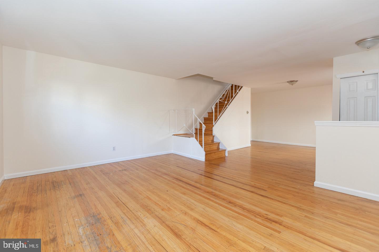 2773 Welsh Road Philadelphia, PA 19152 - Photo 8 of 46 Living Room