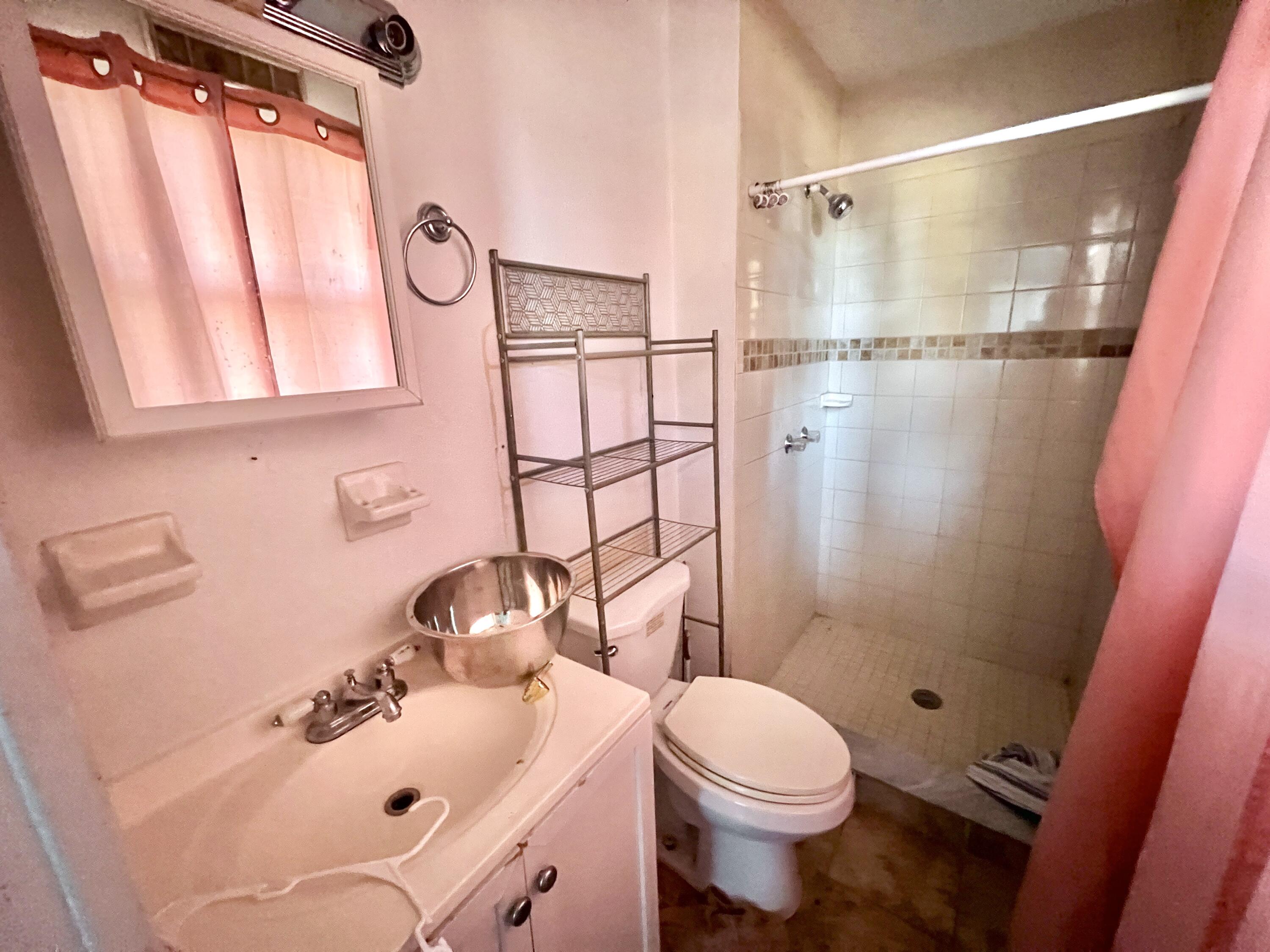 1215 Alamanda Lane Cocoa, FL 32922 - Photo 9 of 17 EnSuite Bathroom