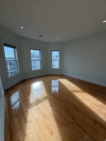 $3,000 | 27 Lyon Street, Unit 3, Boston, MA 02122