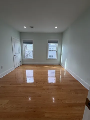 $3,000 | 27 Lyon Street, Unit 3, Boston, MA 02122