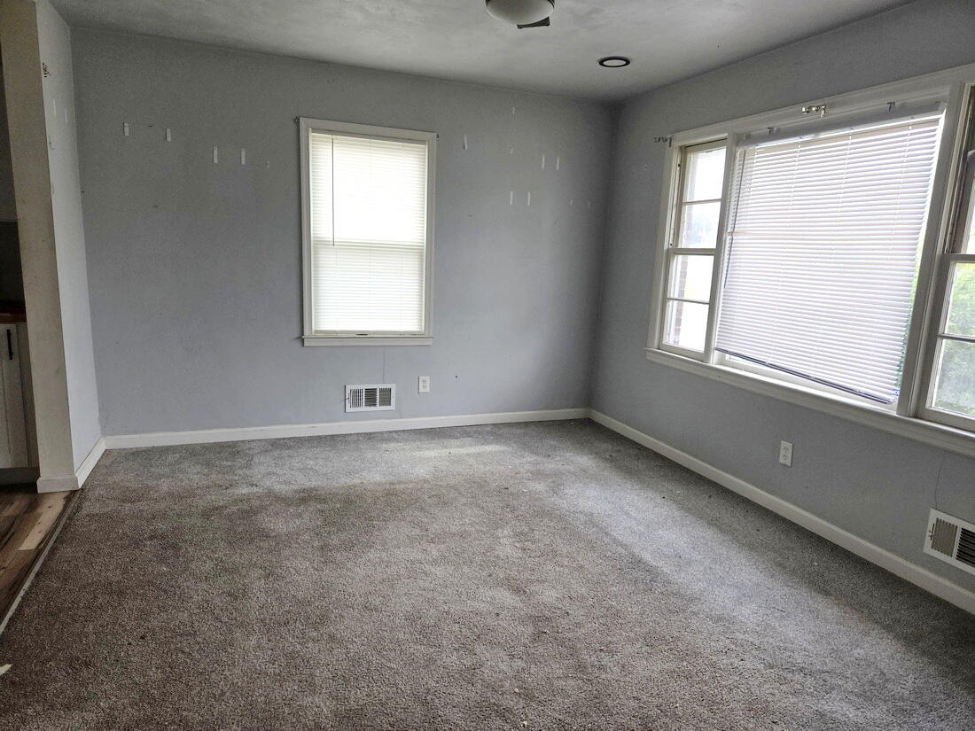 1601 Cove Road Roanoke, VA 24017 - Photo 10 of 17 20260825_01