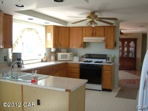 100 Evergreen Road Lehighton, PA 18235 - Photo 9 of 36 Bright Kitchen