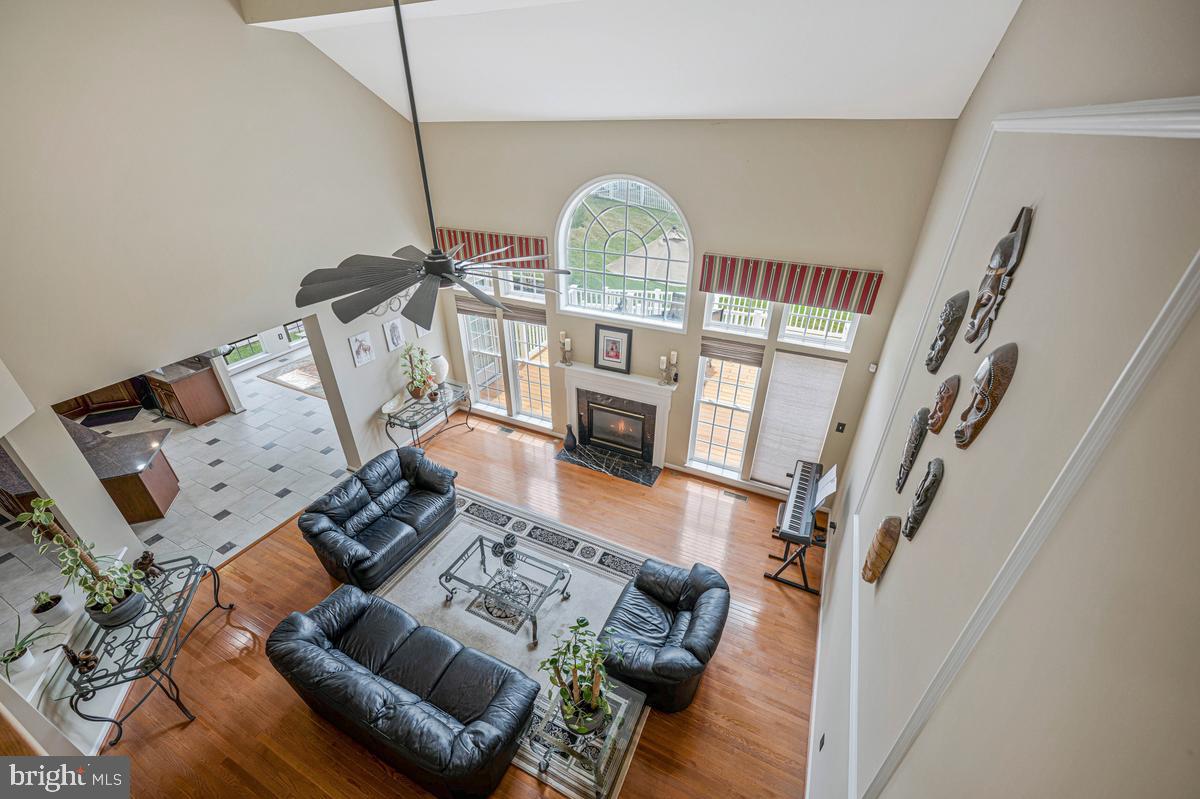 1117 Horizon View Place Accokeek, MD 20607 - Photo 23 of 59 Spacious living area with natural light.
