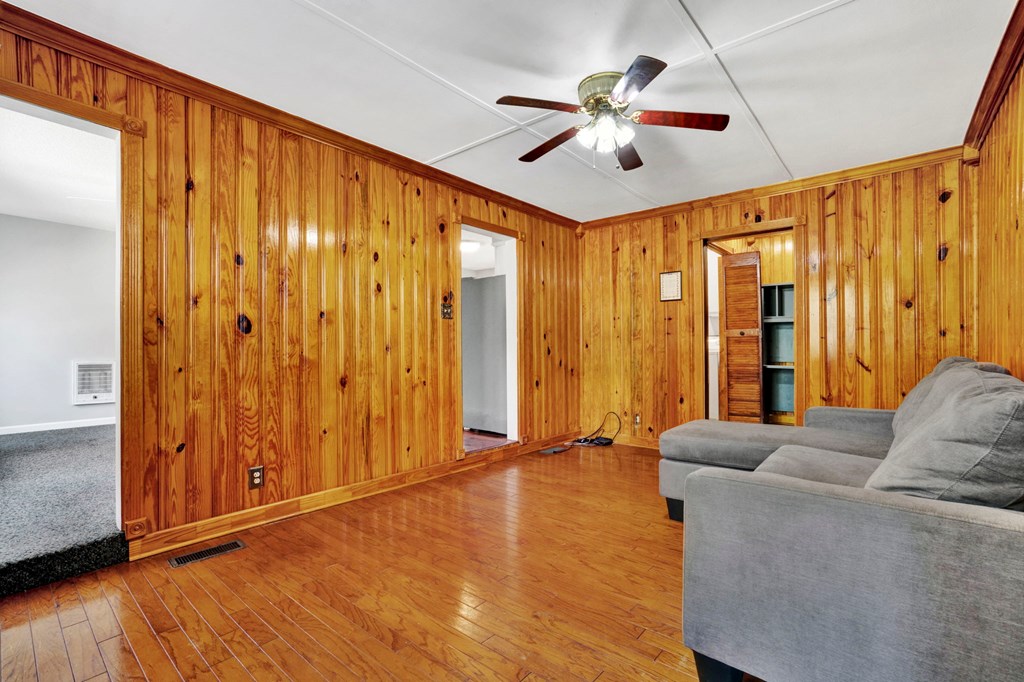 118 Mosley Road Greenwood, SC 29646 - Photo 7 of 40 Gallery Image 7