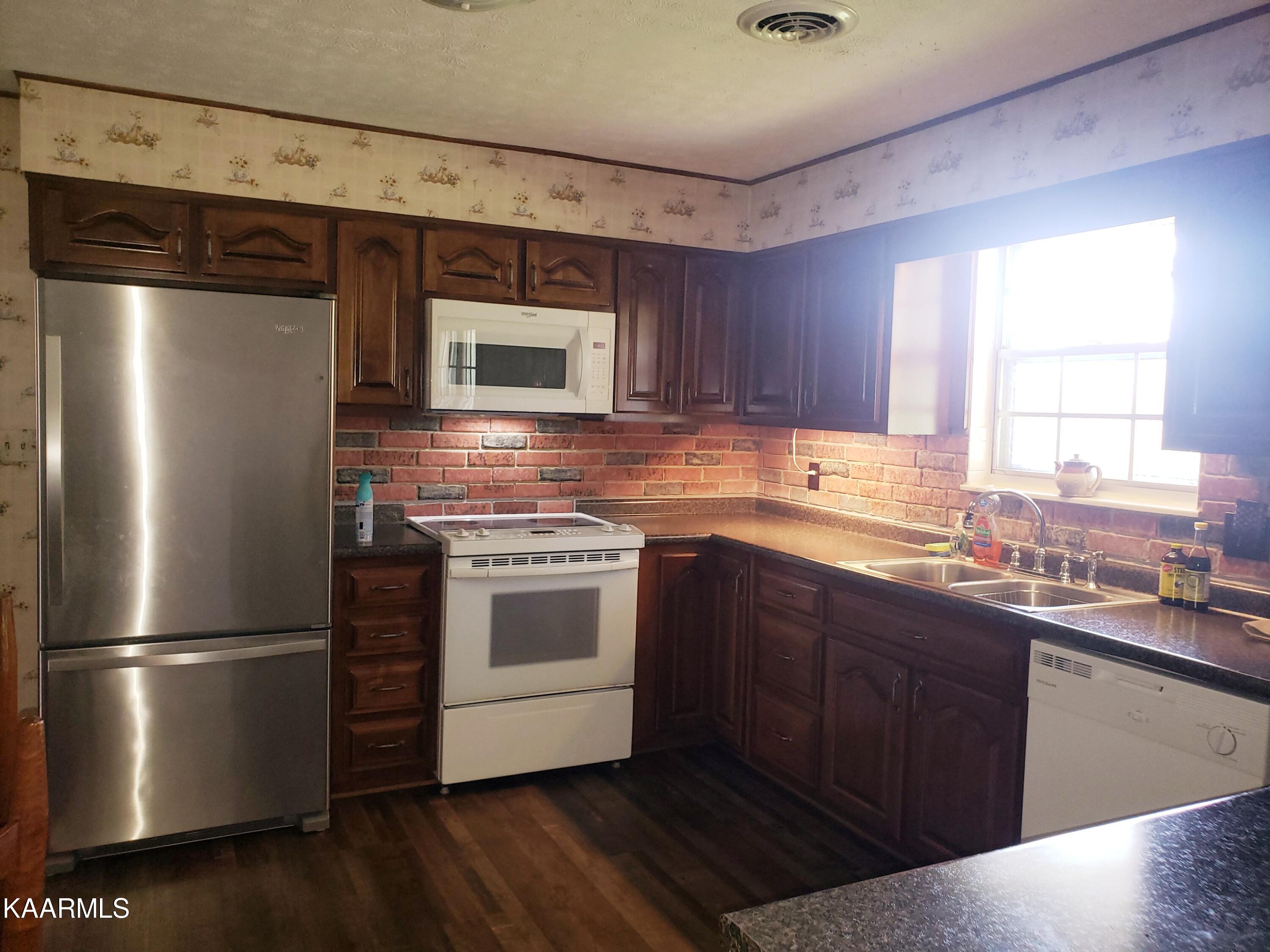 6566 Hunter Road Talbott, TN 37877 - Photo 4 of 24 20211012_211000