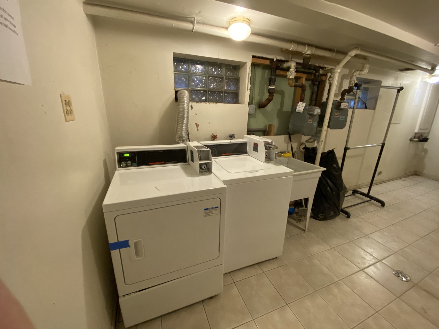 4345 West 63rd Street, Unit 2D Chicago, IL 60629 - Photo 11 of 12 a utility room with dryer and washer