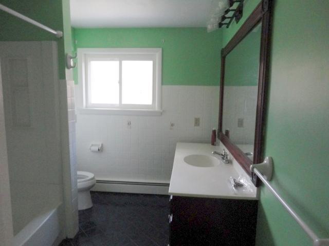 33 Country Club Road Grove City, PA 16127 - Photo 10 of 15 Full Bath.