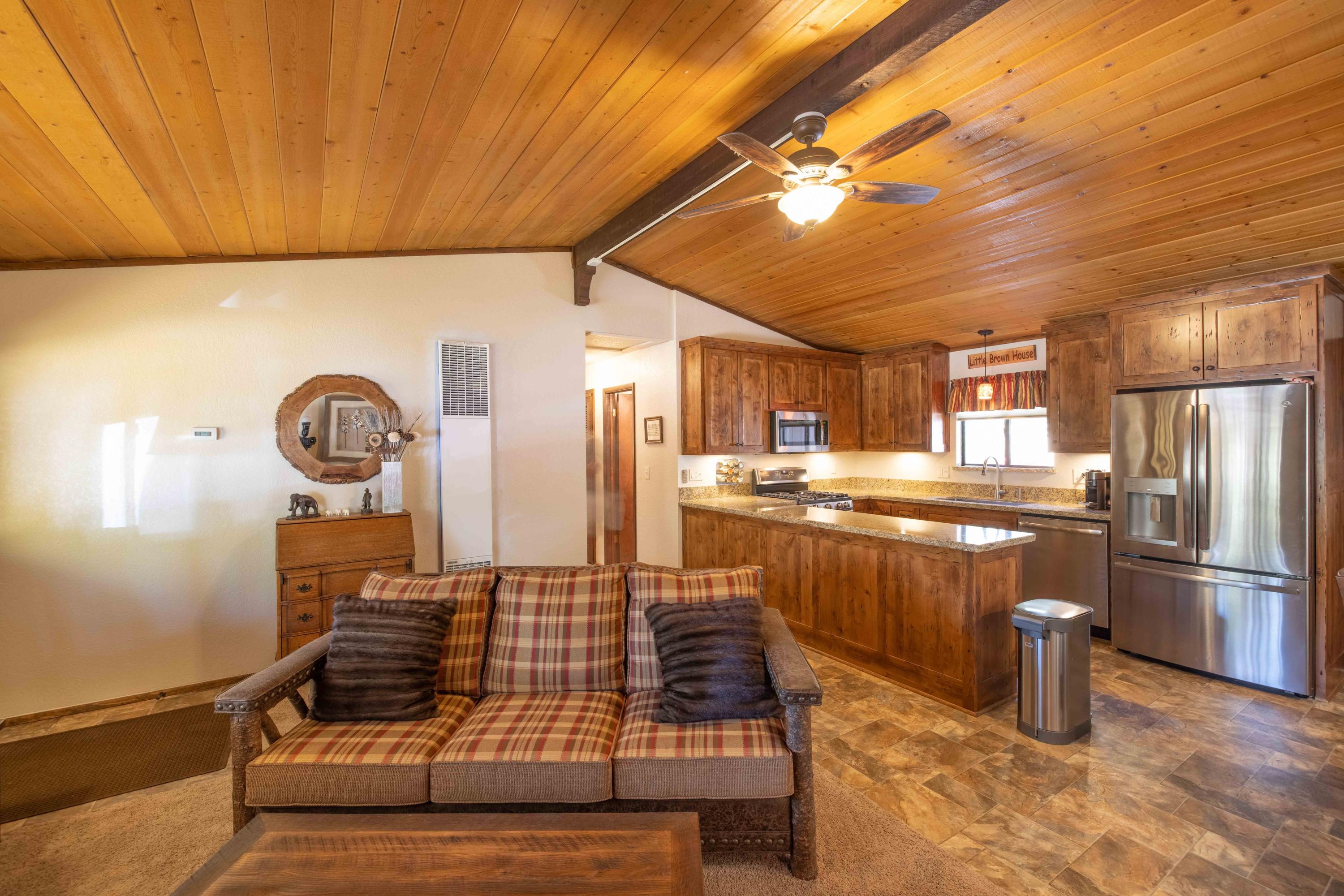 464 Riverside Avenue Sugarloaf, CA 92386 - Photo 14 of 36 014_Living Room 4