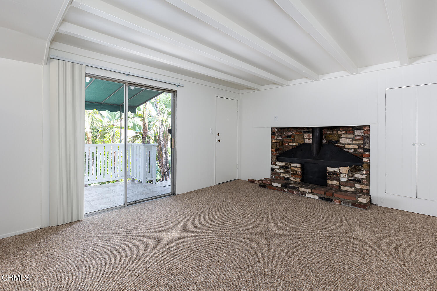 964 Atchison Street, Unit C Pasadena, CA 91104 - Photo 7 of 15 an empty room with window