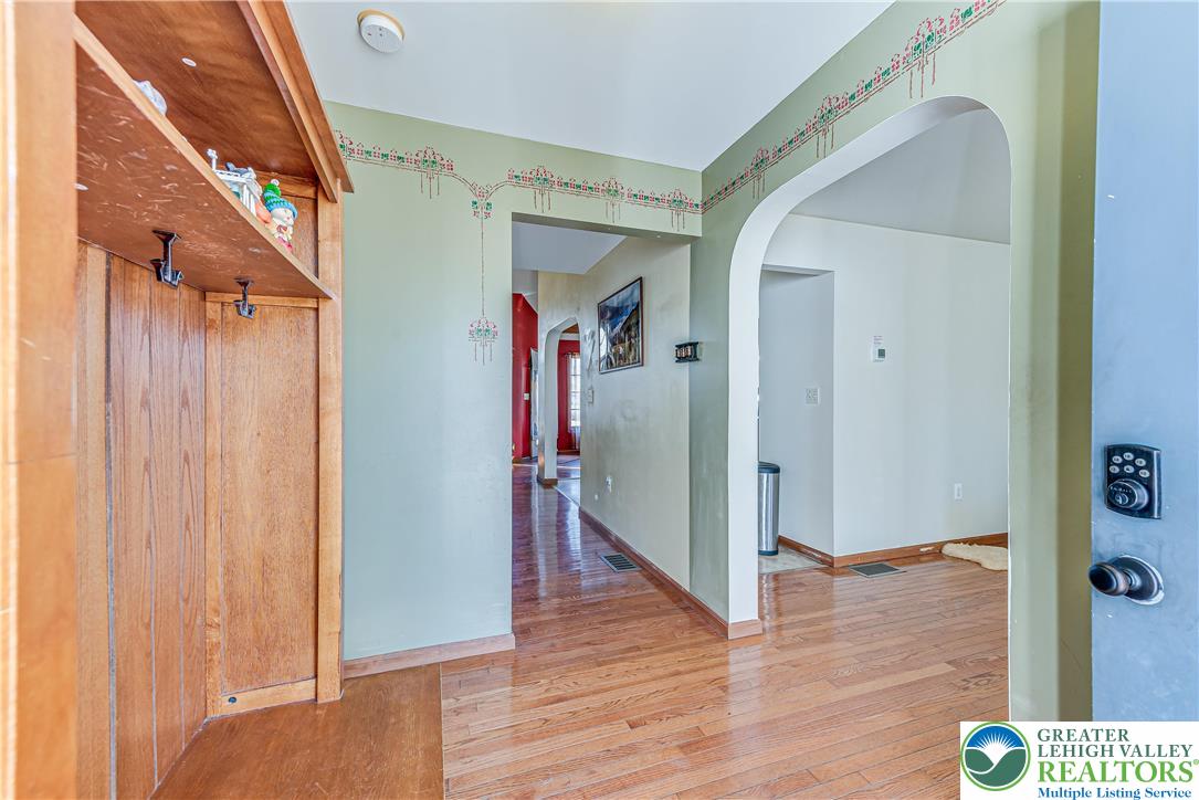1624 Cotswald Road Tobyhanna, PA 18466 - Photo 5 of 43 Gallery Image 5