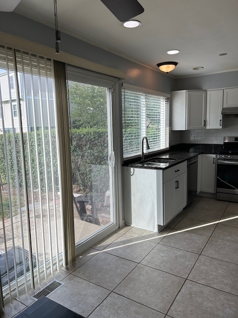 2093 Kettering Road Hoffman Estates, IL 60169 - Photo 9 of 28 a kitchen with stainless steel appliances granite countertop a stove a sink and a microwave