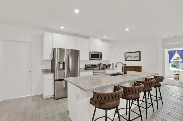 $2,300 | 18187 Macassar Road, Weeki Wachee, FL 34614